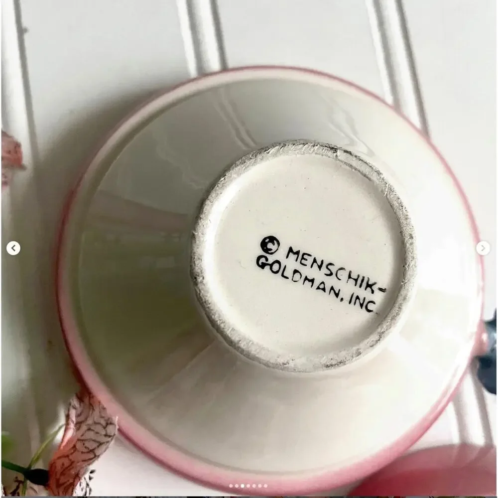 Vintage Menschick Goldman Japan Pink Measuring Cups Bumblebee 1 Cup 1/4 Cup PAIR